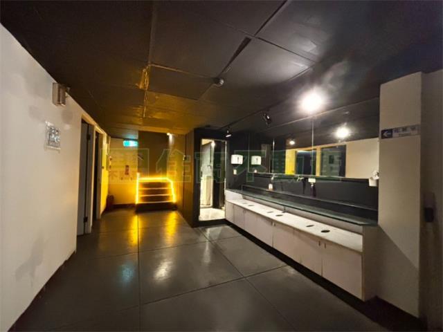 高雄新興區大樓-7